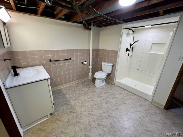 17 Greenhill, West Seneca, NY 14224