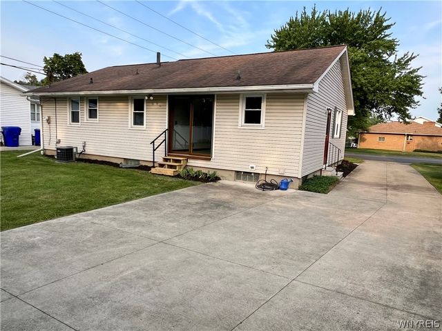 17 Greenhill, West Seneca, NY 14224