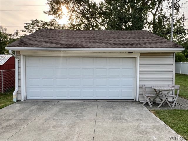 17 Greenhill, West Seneca, NY 14224