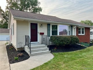 17 Greenhill, West Seneca, NY 14224