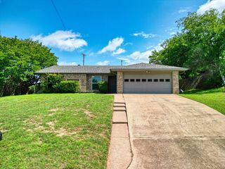 1214 Vivienne Street, Weatherford, TX 76086
