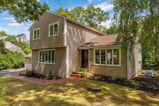 38 Old Powder House Rd, Lakeville, MA 02347