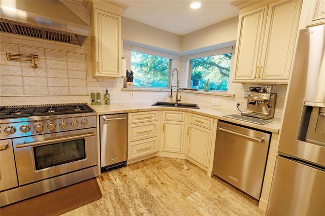 3911 Crow Valley Drive, Missouri City, TX 77459