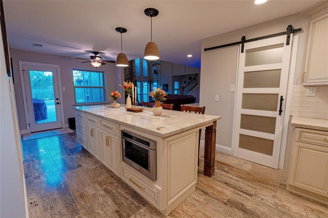 3911 Crow Valley Drive, Missouri City, TX 77459