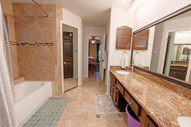 3911 Crow Valley Drive, Missouri City, TX 77459