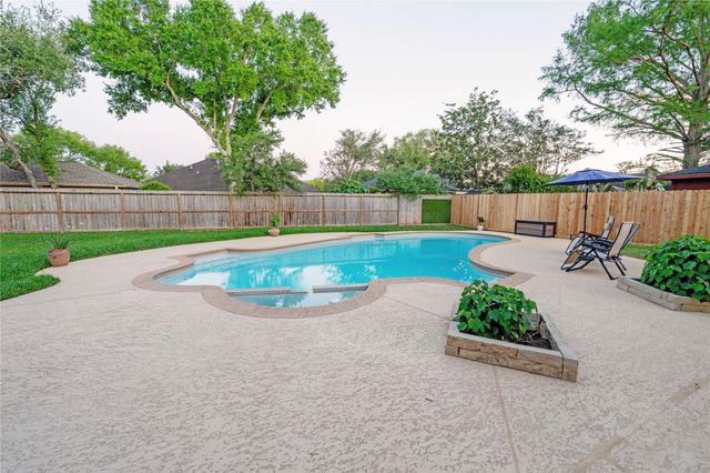 3911 Crow Valley Drive, Missouri City, TX 77459