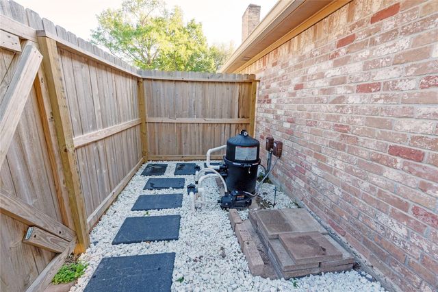 3911 Crow Valley Drive, Missouri City, TX 77459