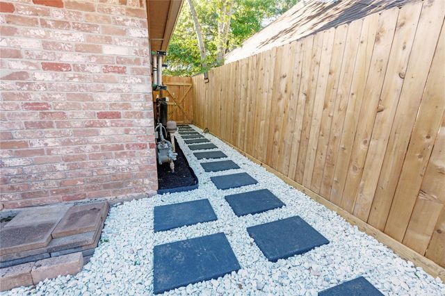 3911 Crow Valley Drive, Missouri City, TX 77459