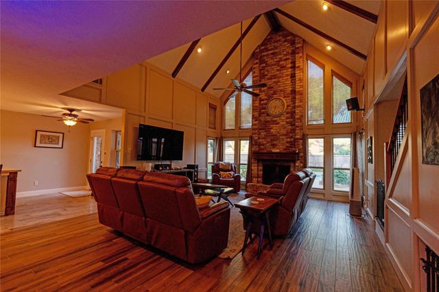 3911 Crow Valley Drive, Missouri City, TX 77459