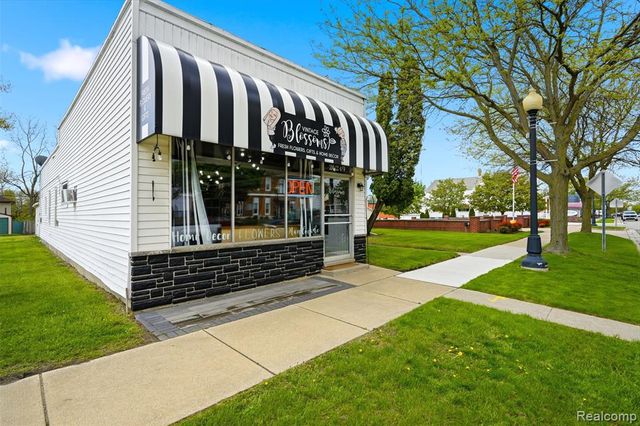 26249 E Huron River Drive, Flat Rock, MI 48134