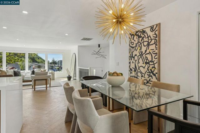 602 Big Bend Dr, Pacifica, CA 94044