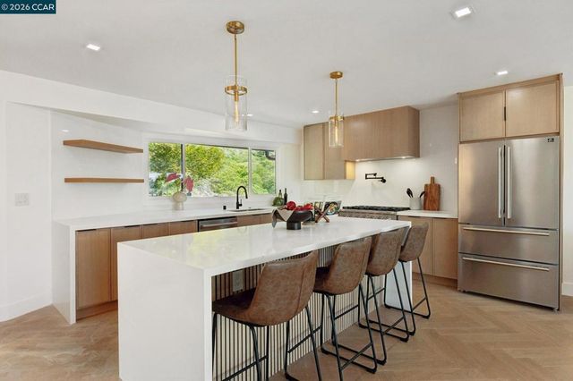 602 Big Bend Dr, Pacifica, CA 94044