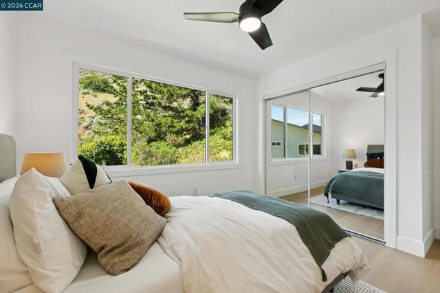 602 Big Bend Dr, Pacifica, CA 94044