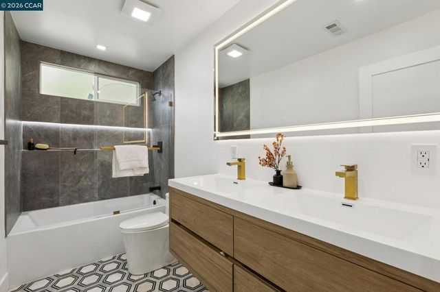 602 Big Bend Dr, Pacifica, CA 94044