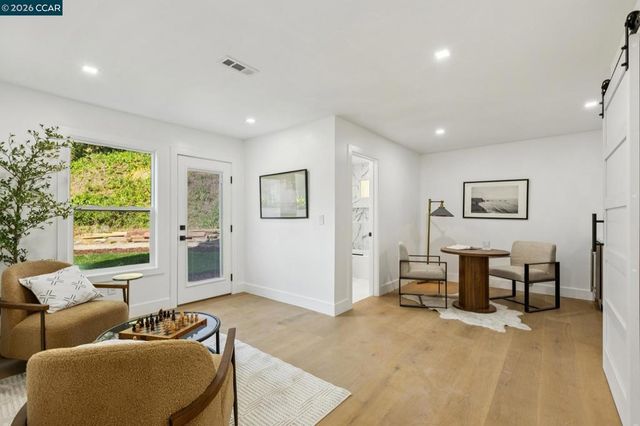 602 Big Bend Dr, Pacifica, CA 94044