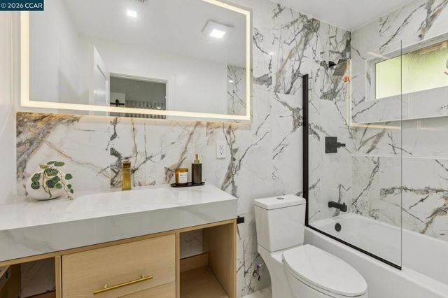 602 Big Bend Dr, Pacifica, CA 94044