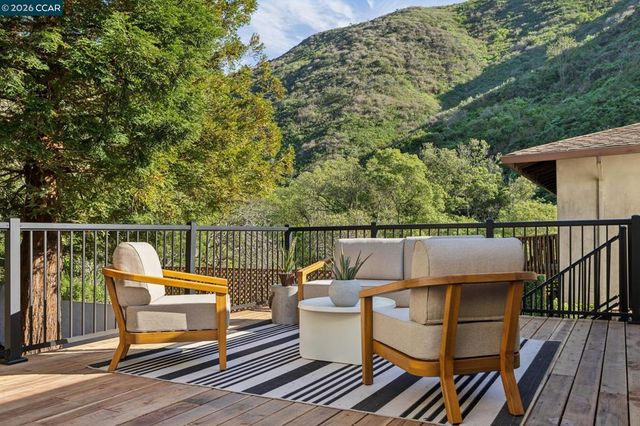 602 Big Bend Dr, Pacifica, CA 94044