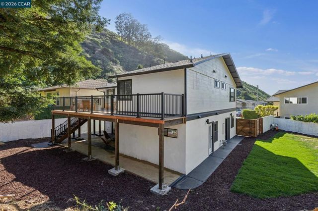 602 Big Bend Dr, Pacifica, CA 94044