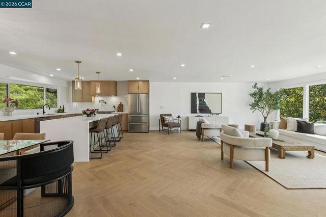 602 Big Bend Dr, Pacifica, CA 94044