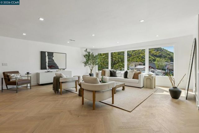 602 Big Bend Dr, Pacifica, CA 94044