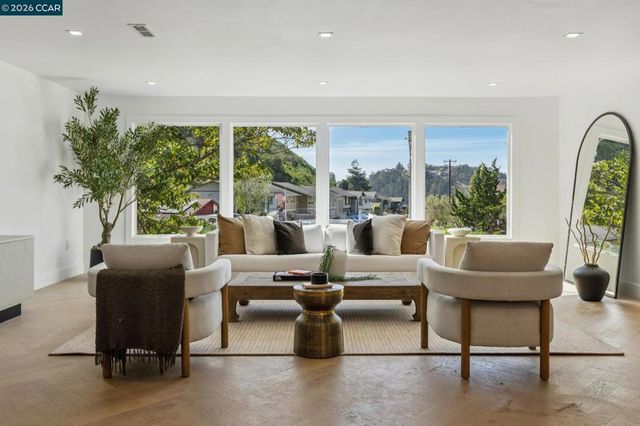 602 Big Bend Dr, Pacifica, CA 94044