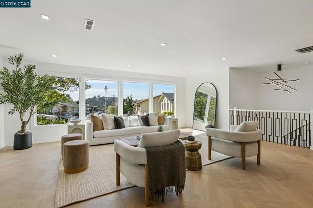 602 Big Bend Dr, Pacifica, CA 94044