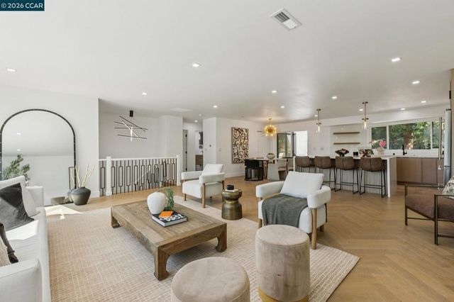 602 Big Bend Dr, Pacifica, CA 94044