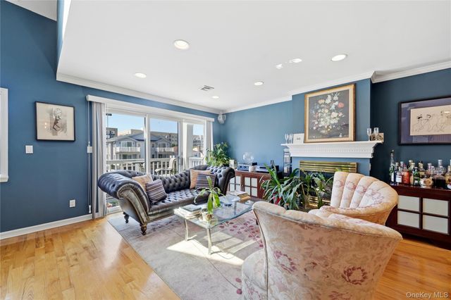 659 E Broadway B, Long Beach, NY 11561