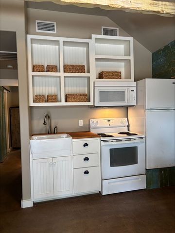 5481 Highway 35 N 6, Rockport, TX 78382