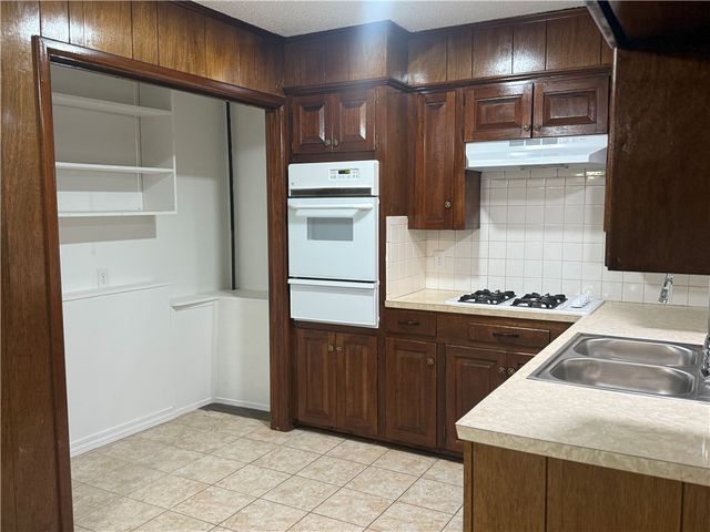 1308 W Oakland Street, Clarksville, AR 72830