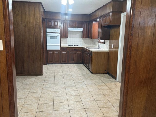 1308 W Oakland Street, Clarksville, AR 72830