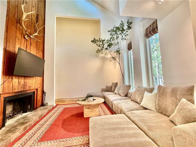 175 River Court Parkway, Atlanta, GA 30328