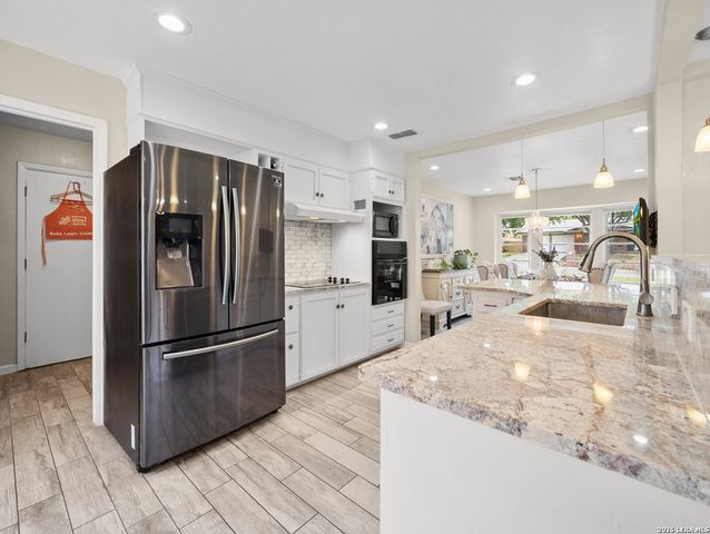 5302 Charter Oak, San Antonio, TX 78229