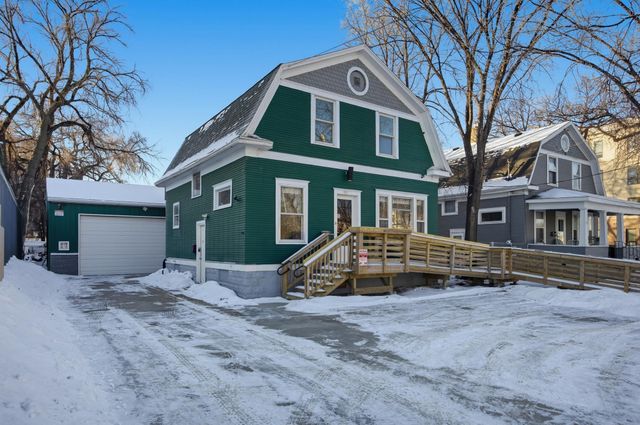 1122 4th Avenue N, Fargo, ND 58102