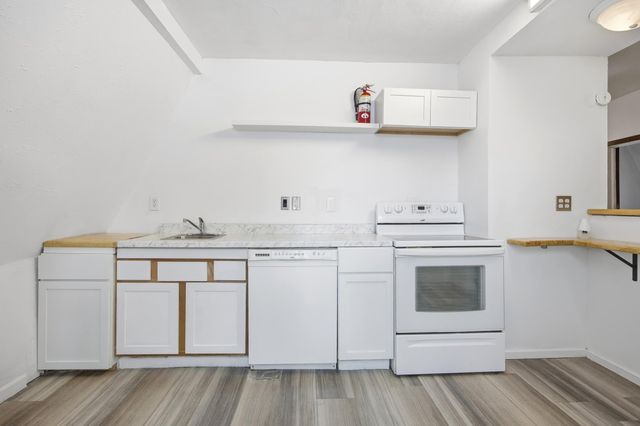 1122 4th Avenue N, Fargo, ND 58102