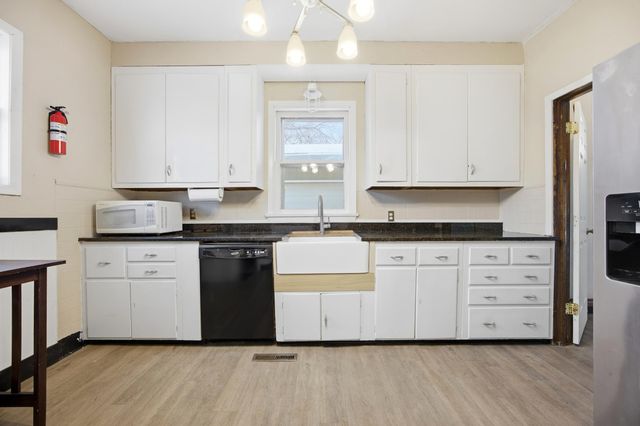 1122 4th Avenue N, Fargo, ND 58102