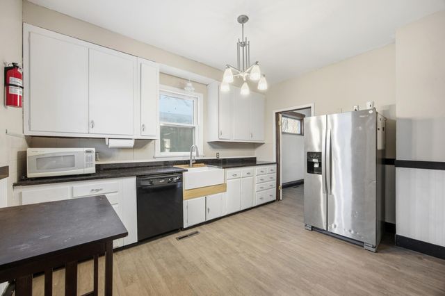 1122 4th Avenue N, Fargo, ND 58102