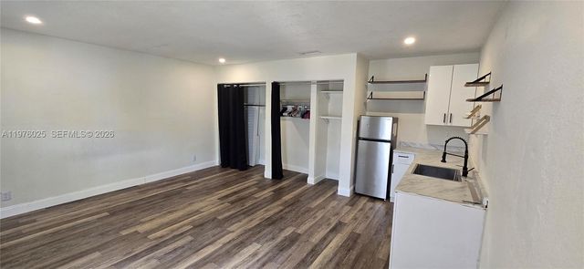 201 NE 2nd Ave 1, Dania Beach, FL 33004