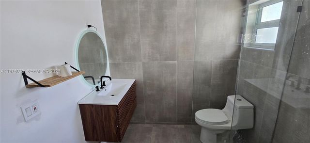 201 NE 2nd Ave 1, Dania Beach, FL 33004