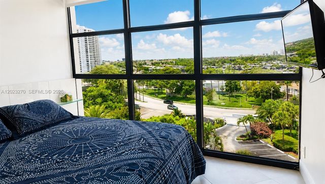 600 Parkview Dr 829, Hallandale Beach, FL 33009