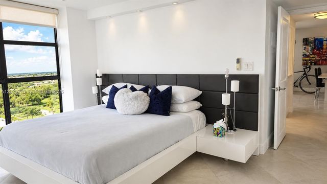 600 Parkview Dr 829, Hallandale Beach, FL 33009