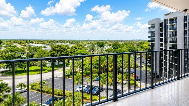 600 Parkview Dr 829, Hallandale Beach, FL 33009