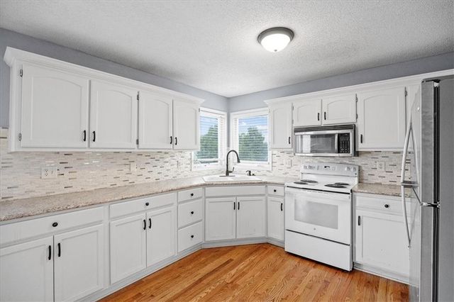 12010 White Oak Street, Peculiar, MO 64078