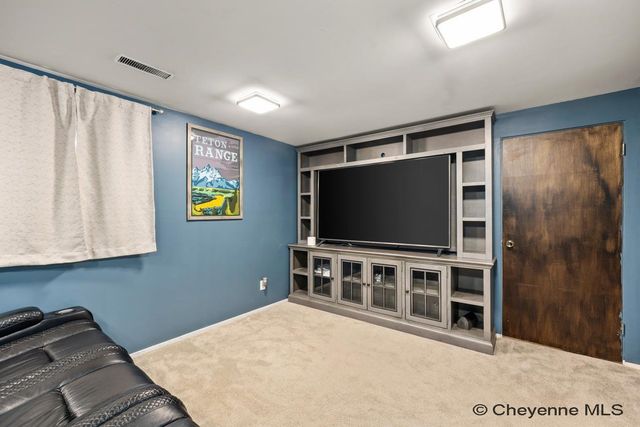 803 GOLDEN HILL ST, Cheyenne, WY 82009