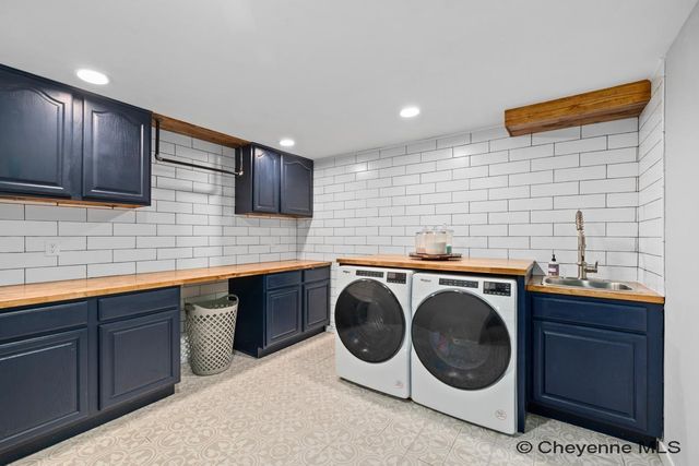 803 GOLDEN HILL ST, Cheyenne, WY 82009