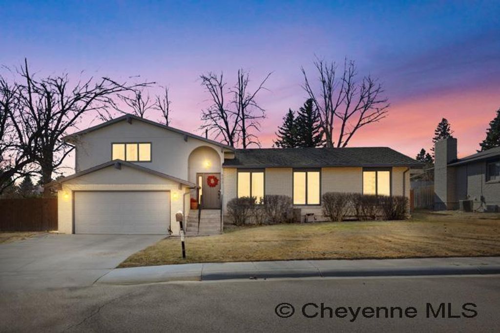 803 GOLDEN HILL ST, Cheyenne, WY 82009