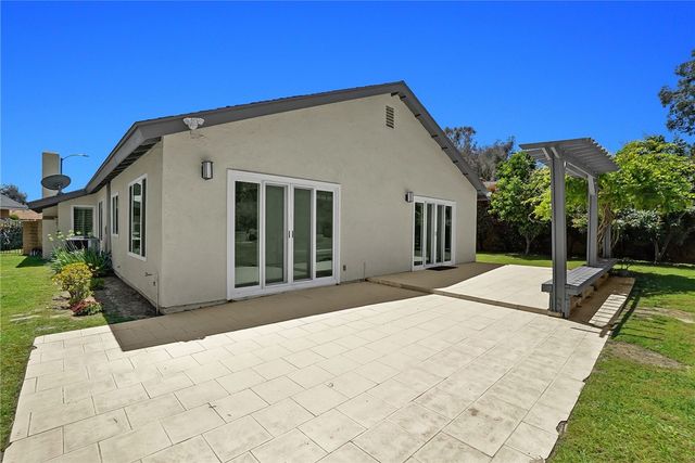 438 Calle Alcazar, Walnut, CA 91789