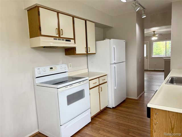 3793 Heritage Parkway, Dearborn, MI 48124