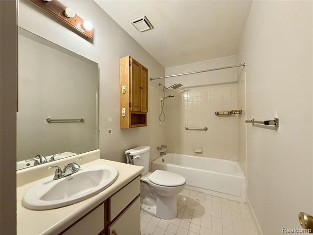 3793 Heritage Parkway, Dearborn, MI 48124