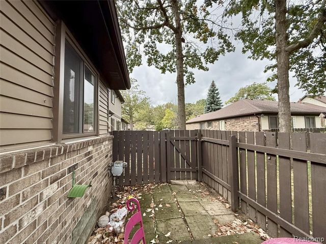 3793 Heritage Parkway, Dearborn, MI 48124